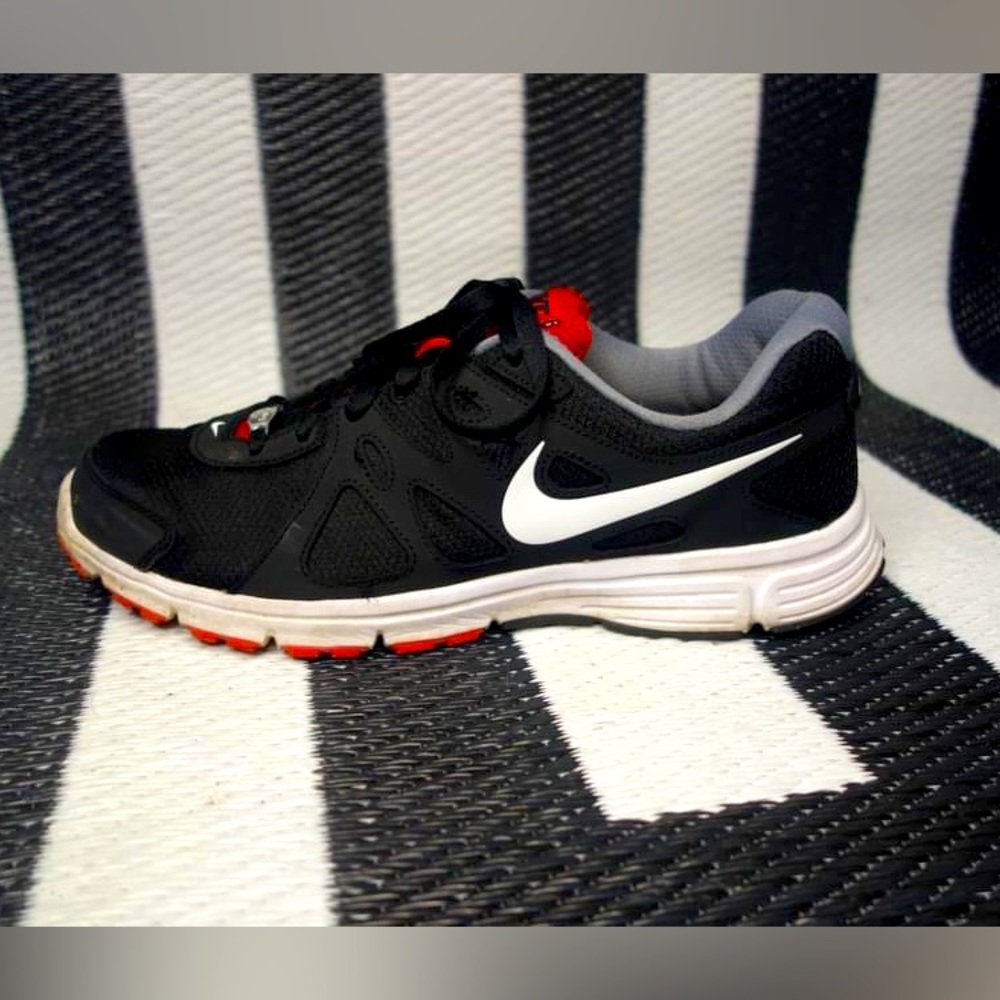 Nike sneaker Size 11